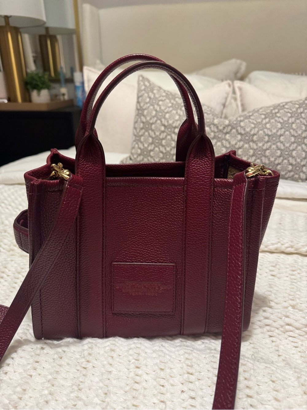 Marc Jacobs Small 'The Tote' Leather bag in “Cherry” (Burgundy) - Picture 4 of 10